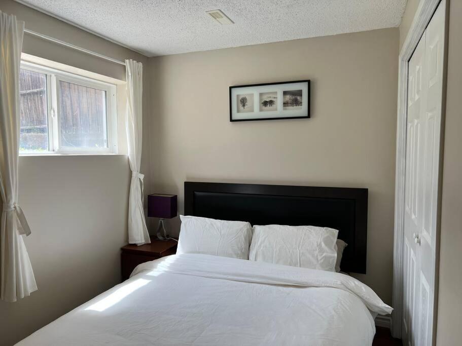 Bright 2-bedroom Unit Lower Level *
